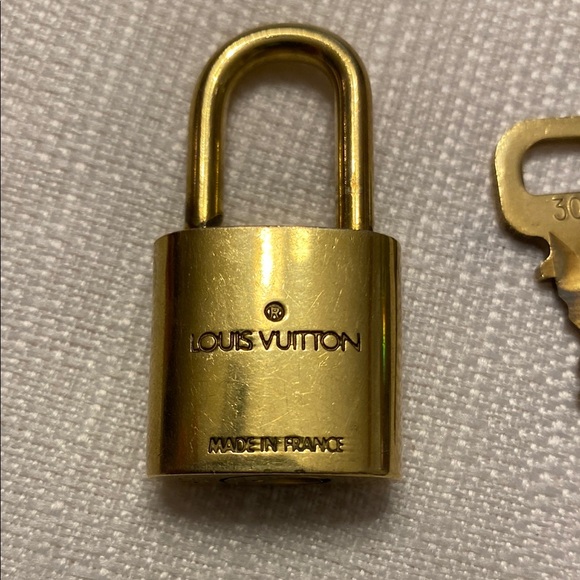 Louis Vuitton Gold Padlock & 1 Key #306 - Picture 5 of 6